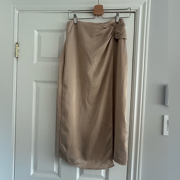 Beige satin maxi skirt - Picture 1 of 5